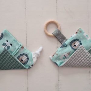 Knistertuch mit Greifling Zootiere Grün