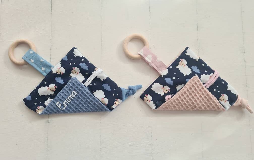 Knistertuch mit Name und Greifling Schafe