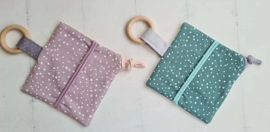 Knistertuch mit Greifling "Dots" – Bild 3