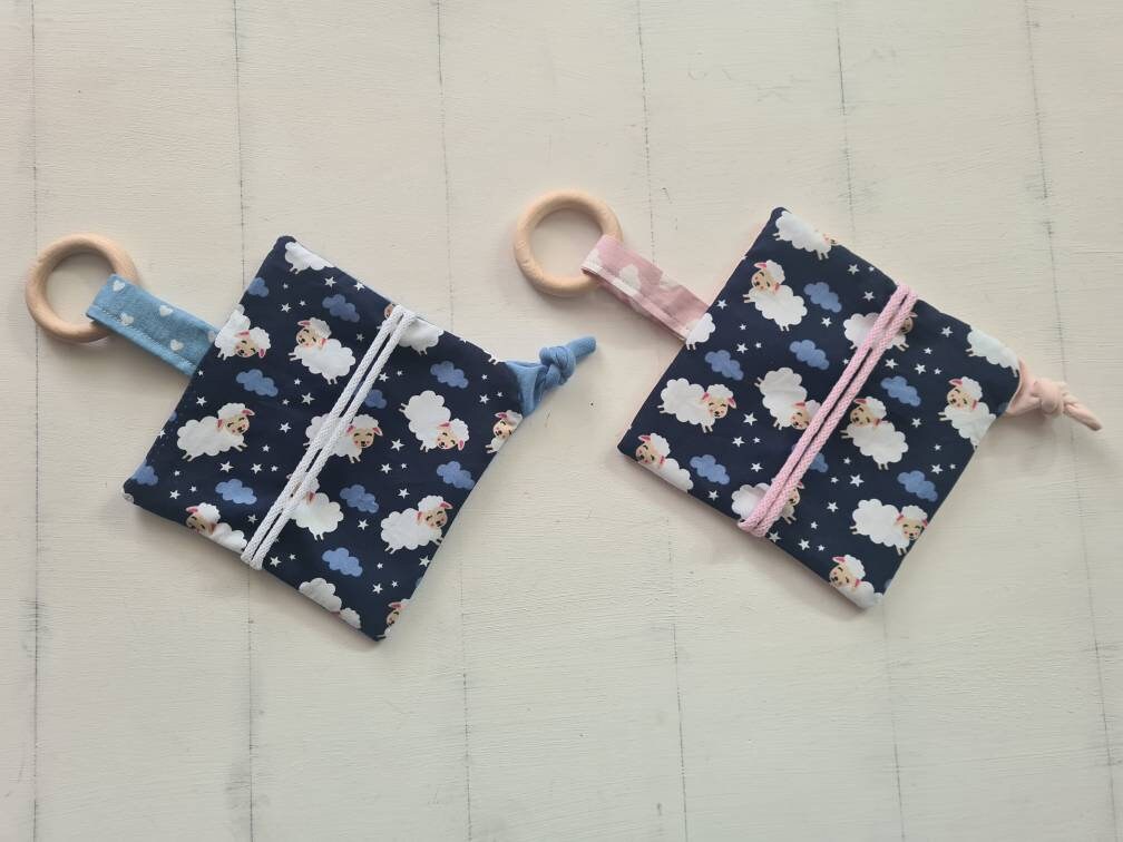 Knistertuch mit Name und Greifling Schafe – Bild 3