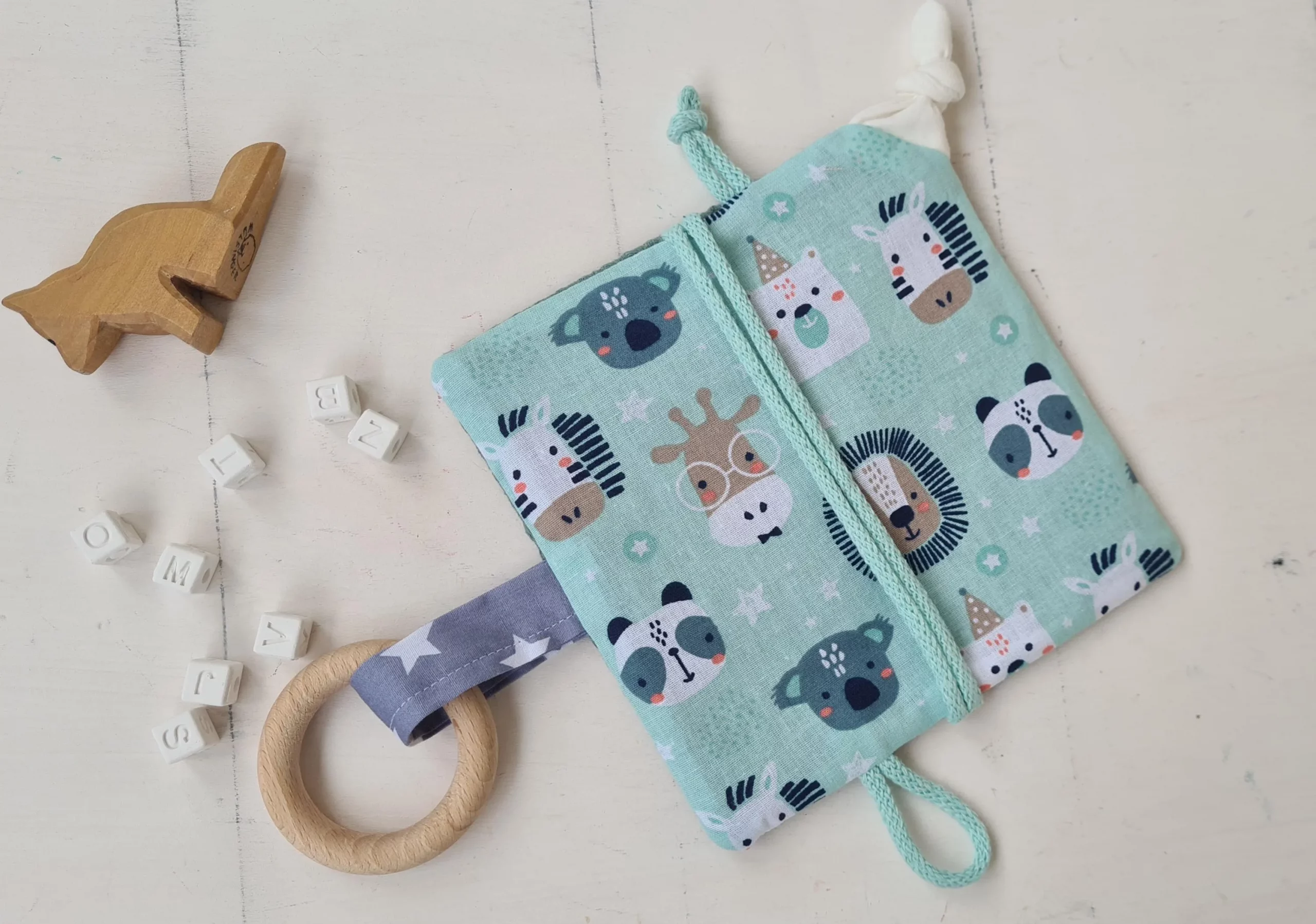 Knistertuch mit Name und Greifling Zootiere Mint – Bild 4