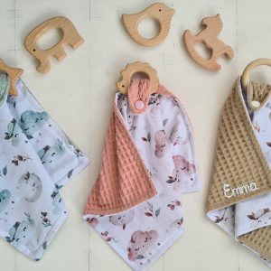 Schmusetuch mit Name und Greifring Clouds