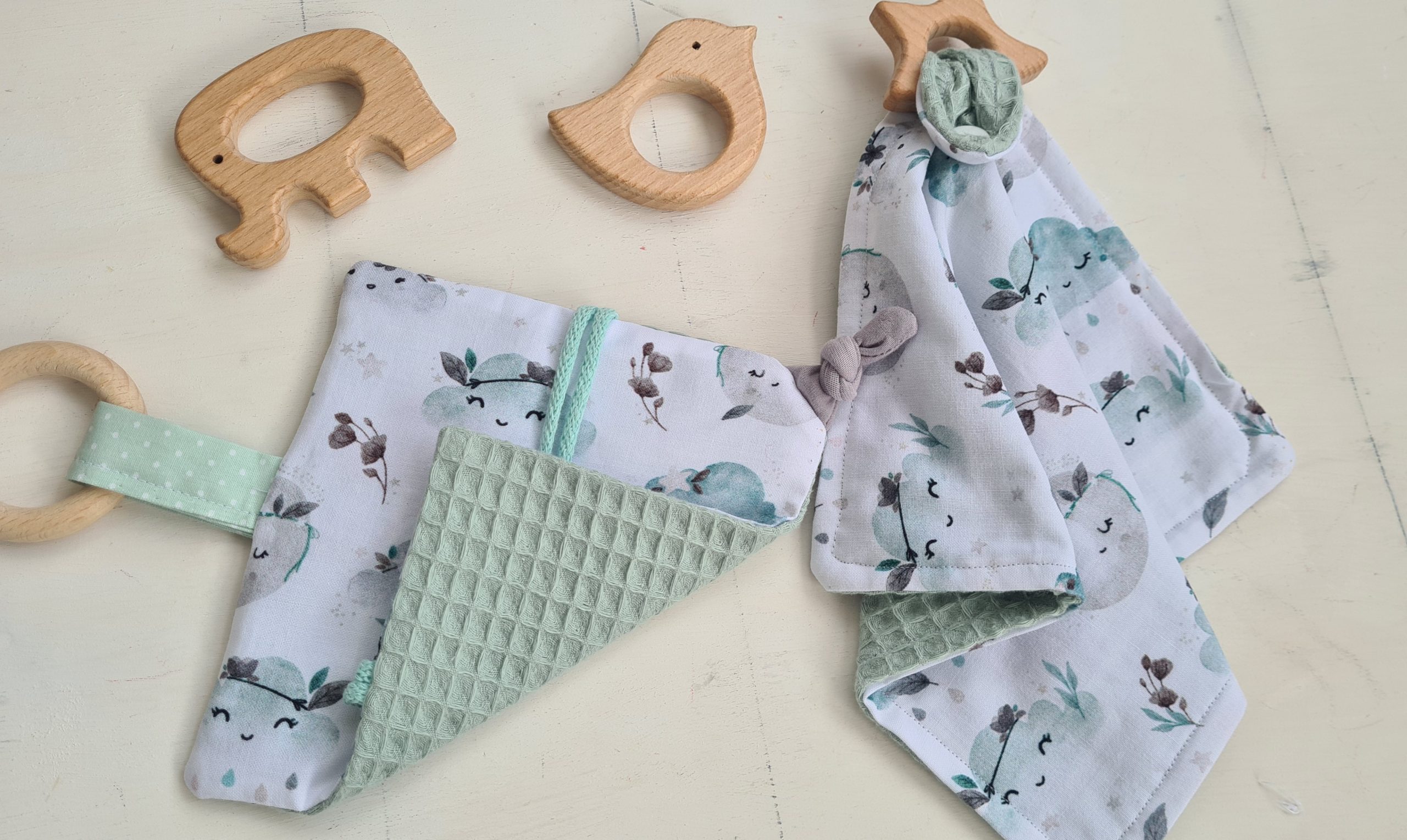 Set: Schmusetuch mit Name und Greifring & Knistertuch Clouds - verschiedene Farben – Bild 12