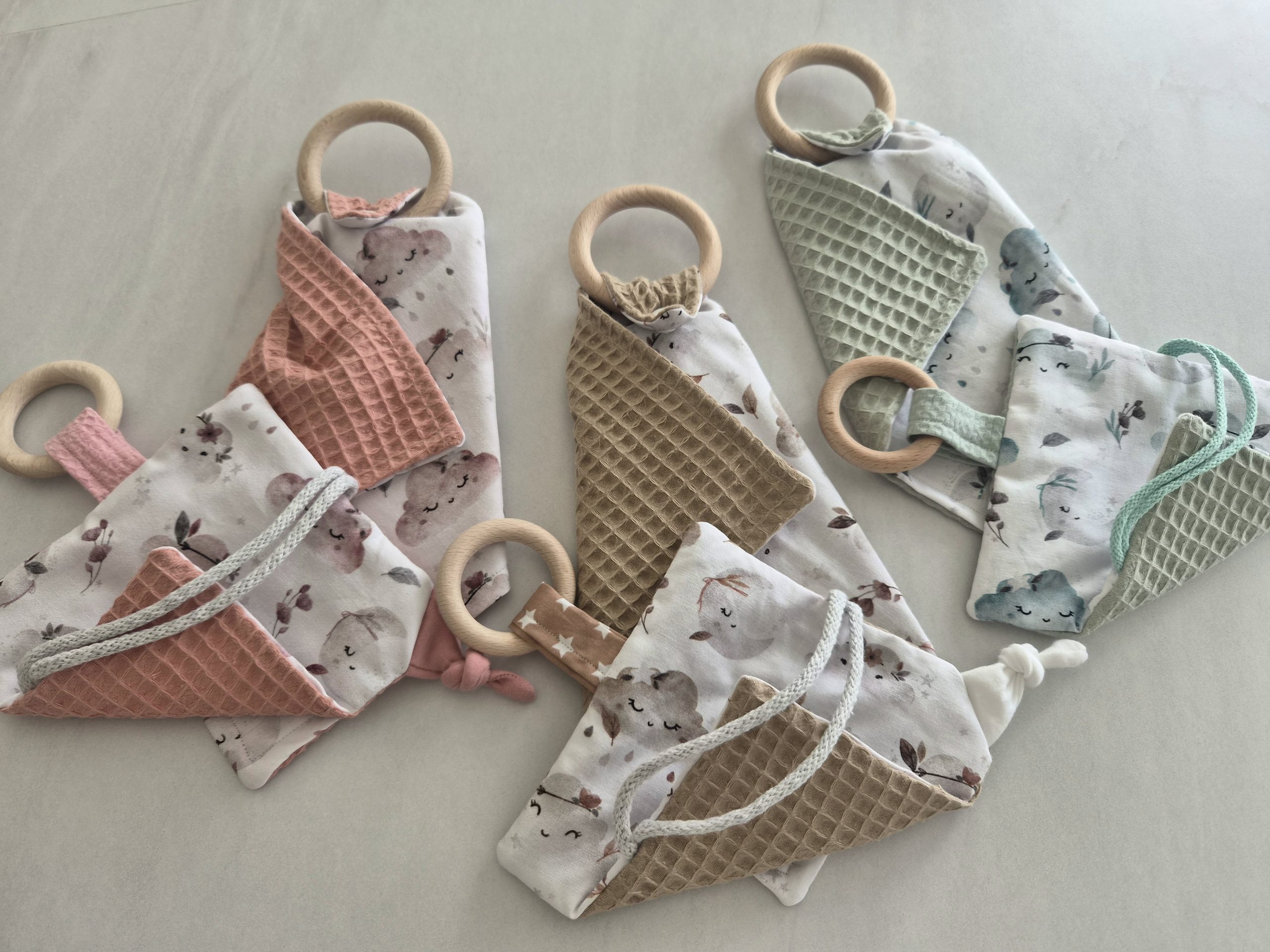 Set: Schmusetuch mit Name und Greifring & Knistertuch Clouds - verschiedene Farben