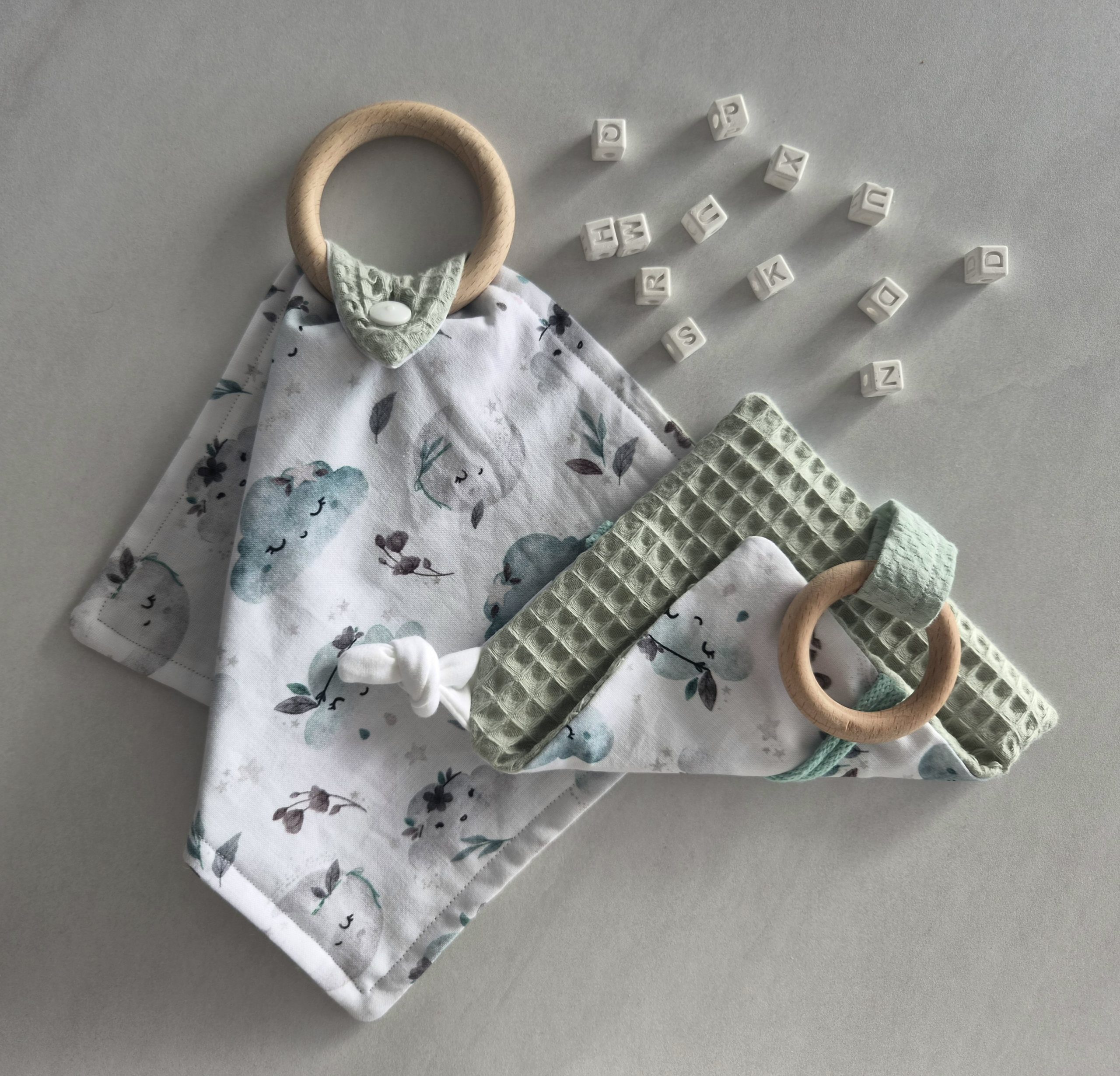 Set: Schmusetuch mit Name und Greifring & Knistertuch Clouds - verschiedene Farben – Bild 3