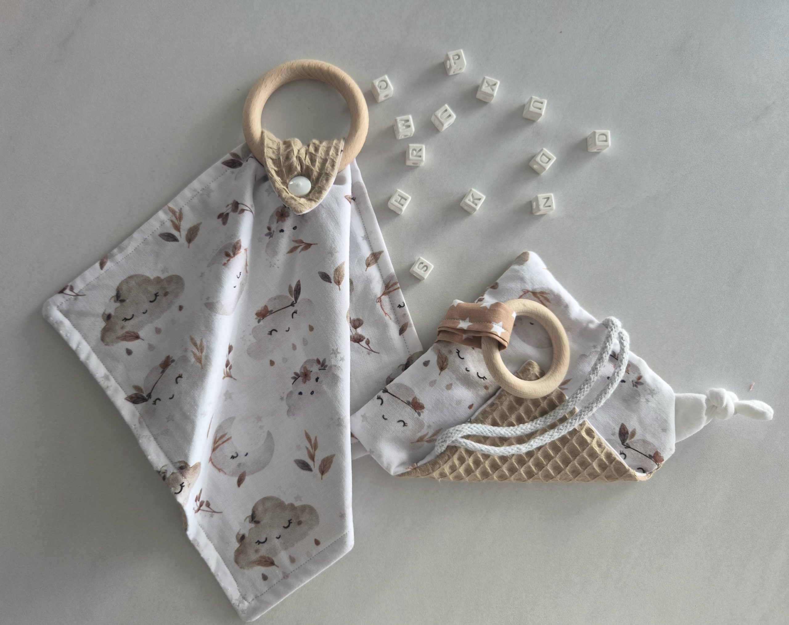 Set: Schmusetuch mit Name und Greifring & Knistertuch Clouds - verschiedene Farben – Bild 2