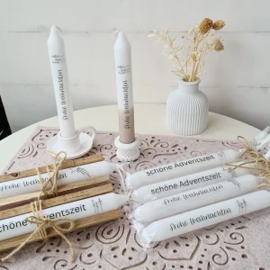 Weihnachtliche Stabkerzen mit Geschenkverpackung